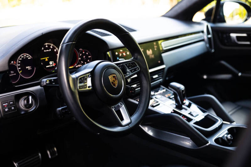 2022 Porsche Cayenne Turbo S E-Hybrid Coupe