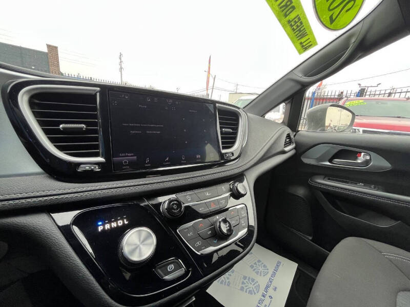 2022 Chrysler Pacifica Touring