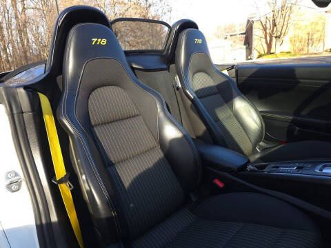 2023 Porsche 718 Boxster T