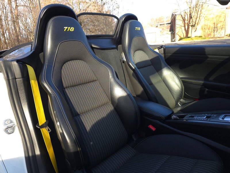 2023 Porsche 718 Boxster T