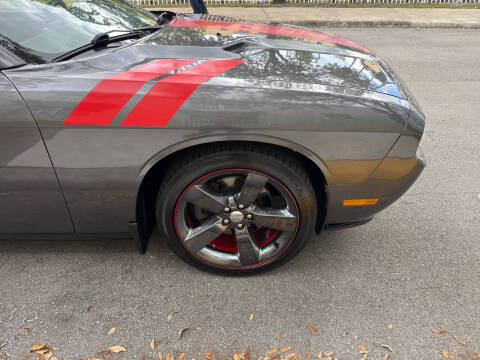 2013 Dodge Challenger SXT Plus