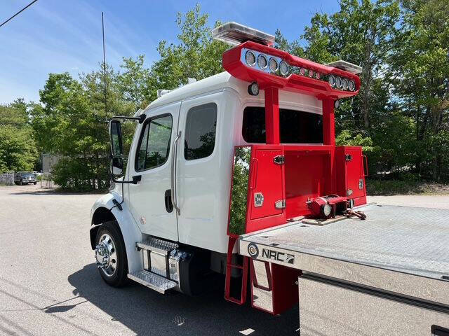 2023 Freightliner M2 106