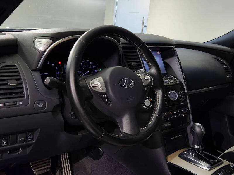 2017 Infiniti QX70