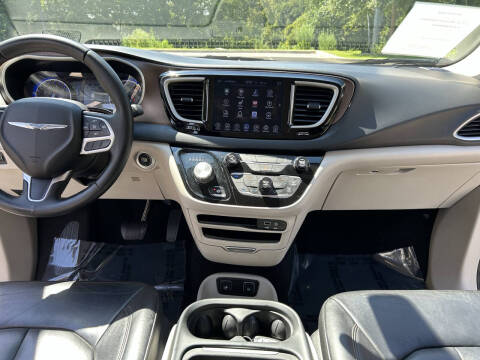 2017 Chrysler Pacifica Touring-L