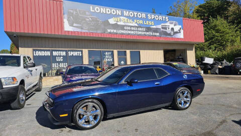 2013 Dodge Challenger SXT Plus