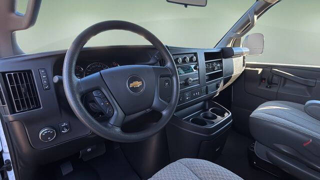 2025 Chevrolet Express LT 3500