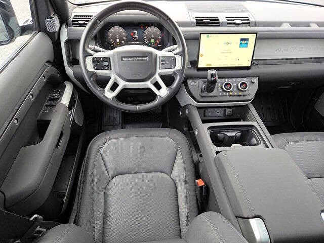 2023 Land Rover Defender 130 X-Dynamic SE