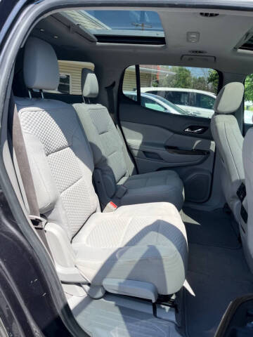 2017 GMC Acadia SLE-2
