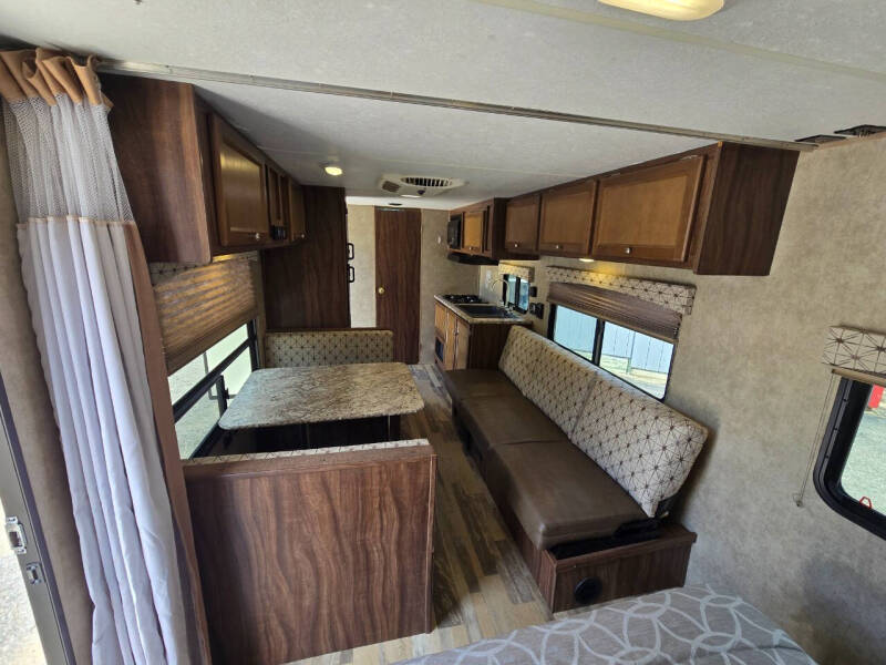 2017 Viking 21FQ