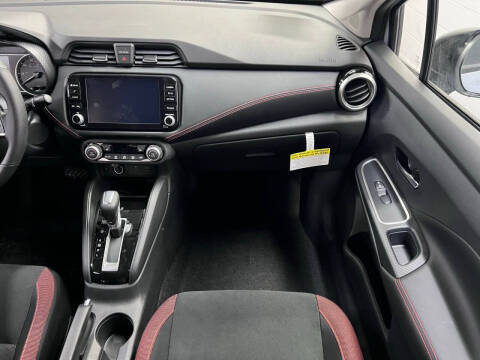 2025 Nissan Versa SR