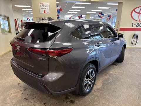 2022 Toyota Highlander Hybrid XLE