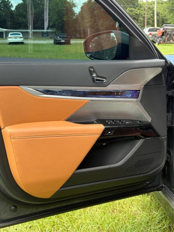 2023 BMW 7 Series 740i