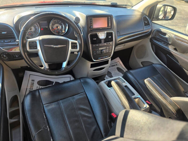 2013 Chrysler Town and Country Touring