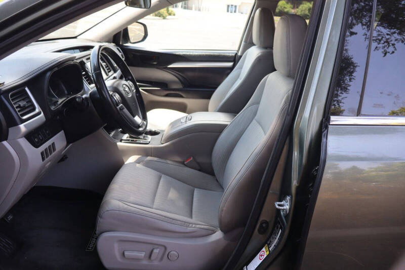 2017 Toyota Highlander LE Plus
