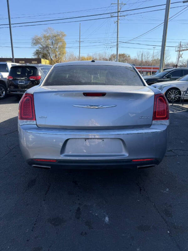 2016 Chrysler 300 Limited