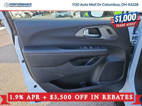 2026 Chrysler Pacifica Select