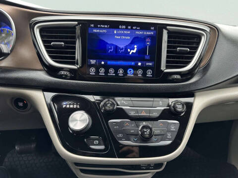 2017 Chrysler Pacifica Touring Plus