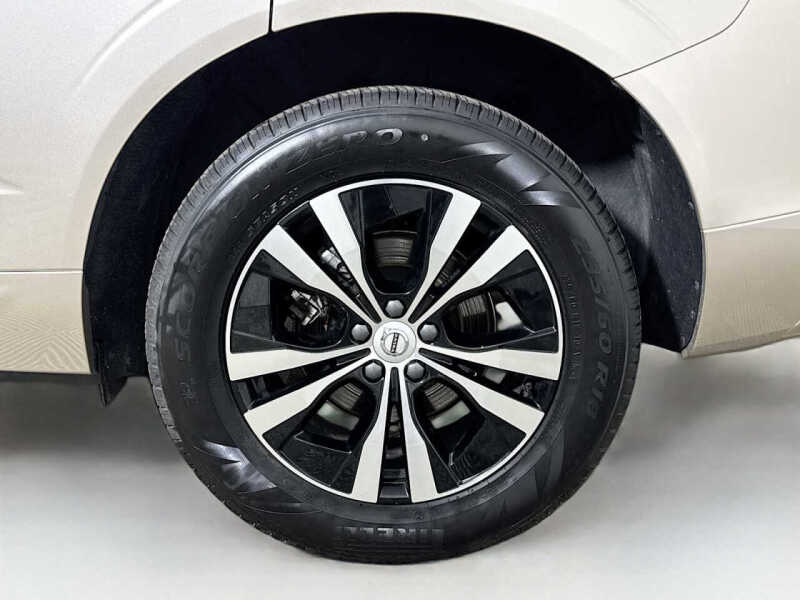 2025 Volvo XC60 B5 Core Dark Theme