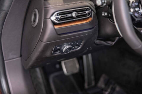 2025 Aston Martin DB12 V8