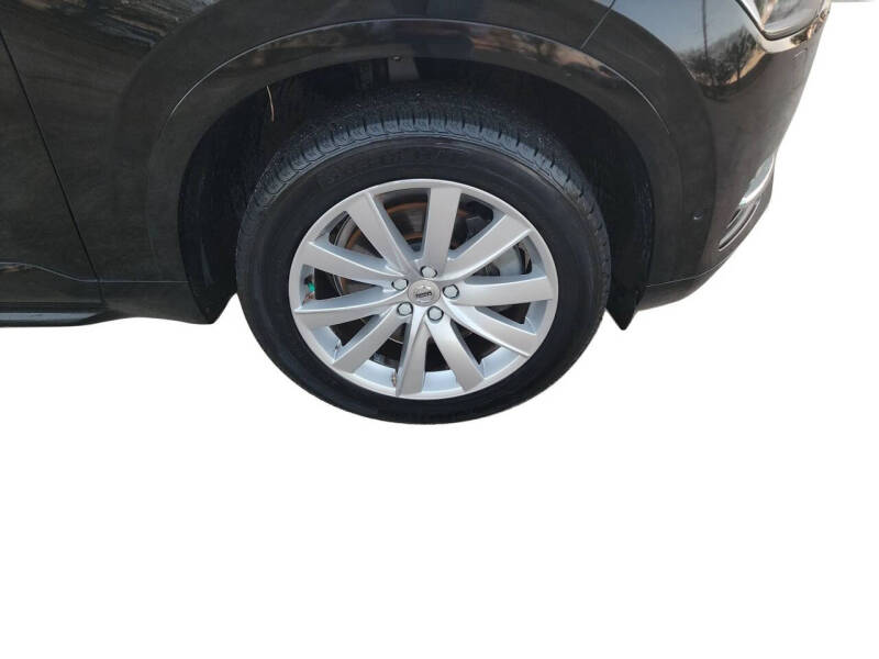 2016 Volvo XC90 T6 Momentum