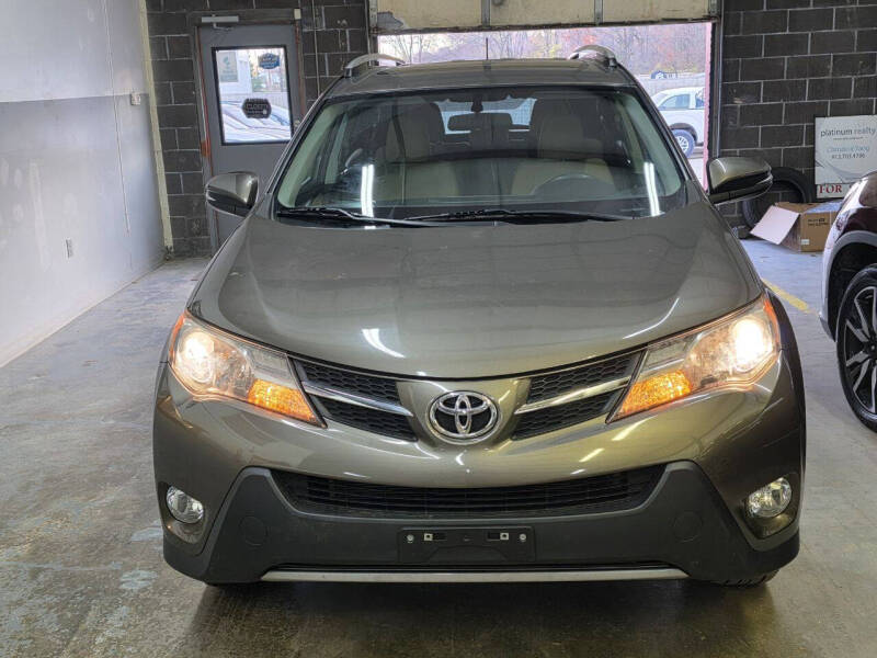 2015 Toyota RAV4 XLE's photo