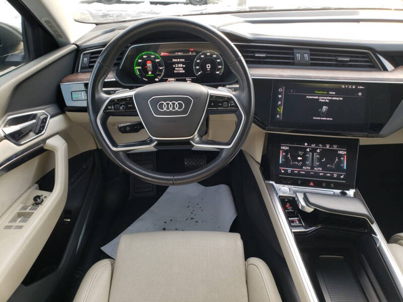 2019 Audi e-tron quattro Prestige