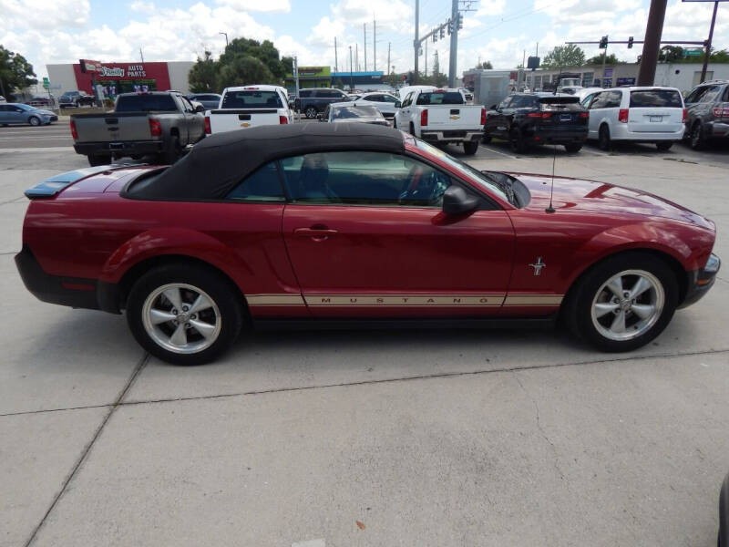 2008 Ford Mustang Deluxe photo 4