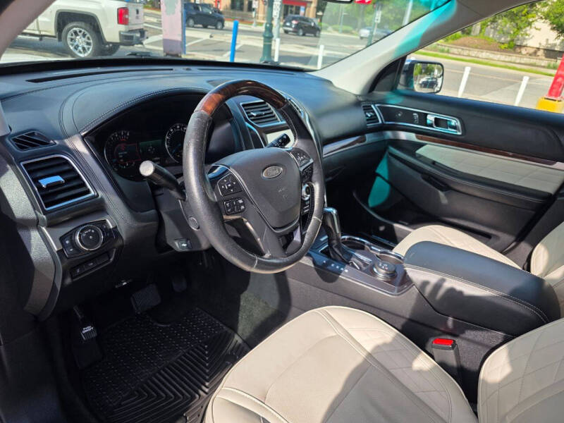 2017 Ford Explorer Platinum