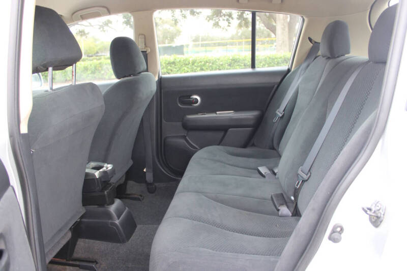 2011 Nissan Versa 1.8 S