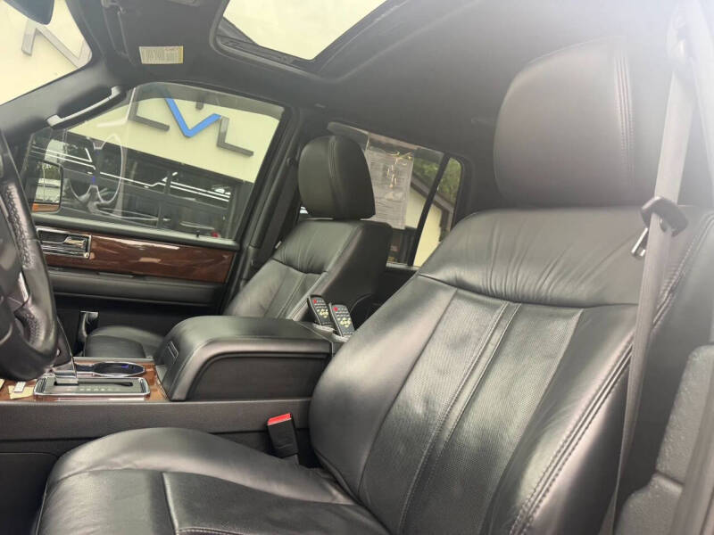 2016 Lincoln Navigator Select