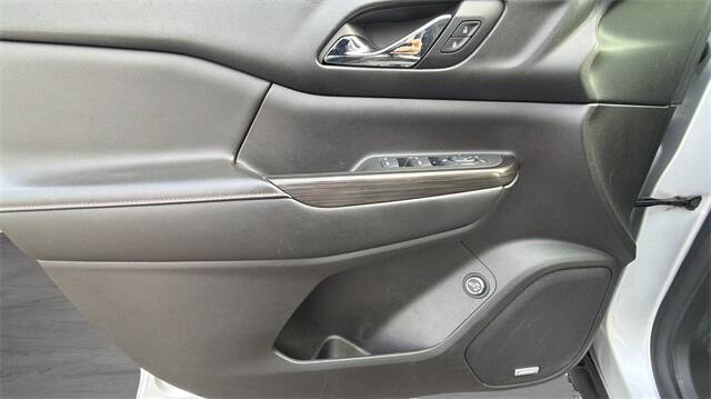 2017 GMC Acadia SLE-2