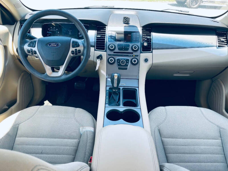 2018 Ford Taurus SE