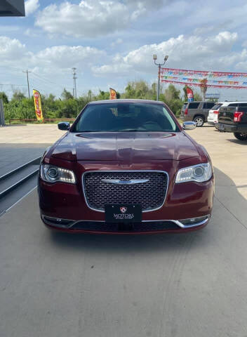 2018 Chrysler 300 for sale at A & V MOTORS in Hidalgo TX