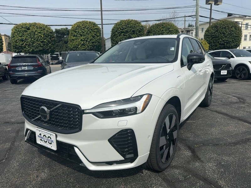 2025 Volvo XC60 T8 Plus Dark Theme