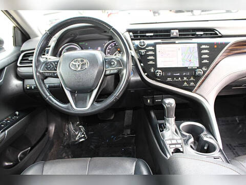 2020 Toyota Camry Hybrid XLE