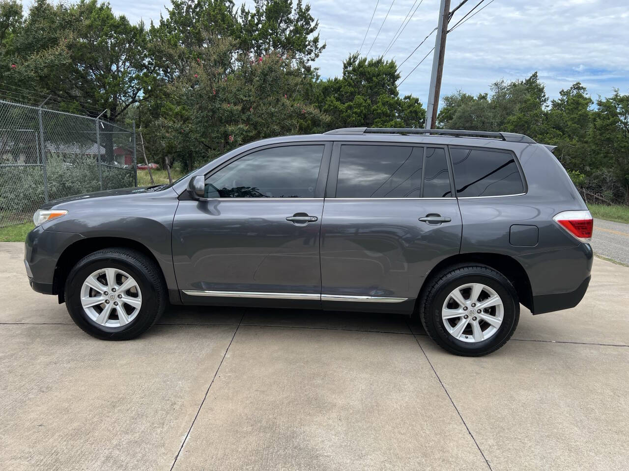 Used Car 2013 Toyota Highlander  Plus 4dr Suv (2.7l L4) For Sale Under $12,000 In Austin, Texas