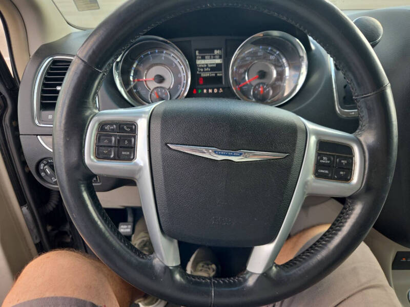 2014 Chrysler Town and Country Touring-L