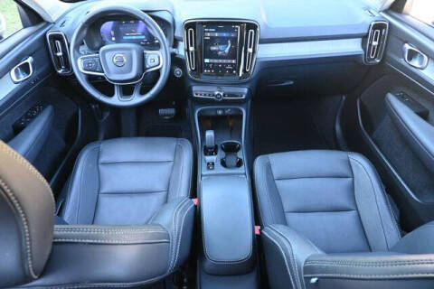 2025 Volvo XC40 B5 Core Bright Theme