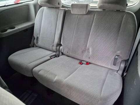 2017 Toyota Sienna LE 8-Passenger