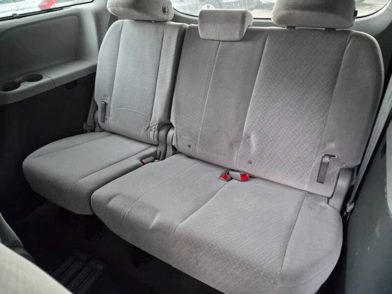 2017 Toyota Sienna LE 8-Passenger