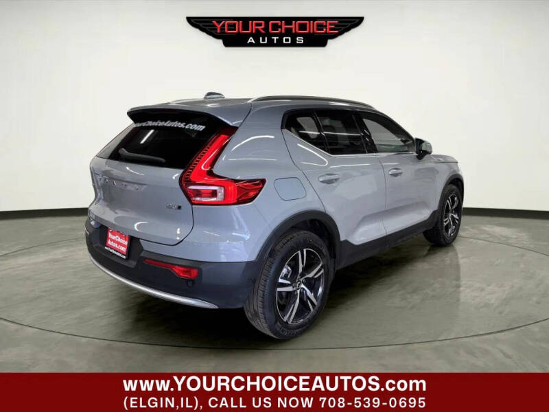 2024 Volvo XC40 B5 Core Dark Theme