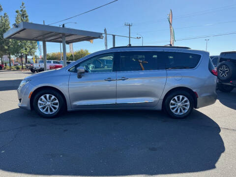 2017 Chrysler Pacifica Touring-L