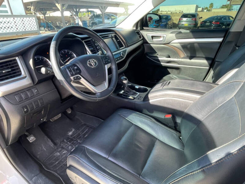 2016 Toyota Highlander XLE photo 13