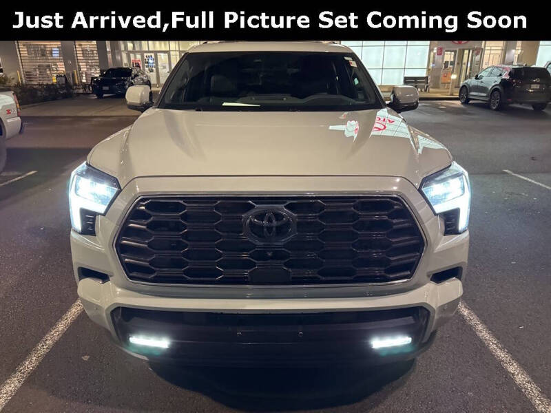 2025 Toyota Sequoia Platinum's photo