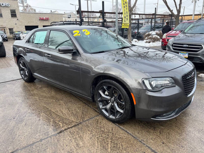 2023 Chrysler 300 S's photo