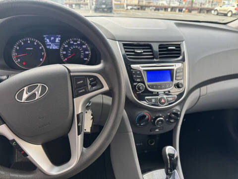 2013 Hyundai Accent GLS