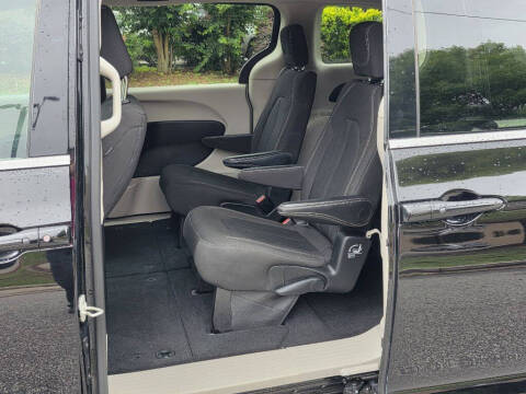 2024 Chrysler Voyager LX
