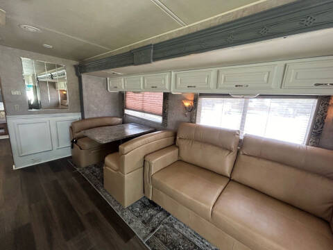 2005 Freightliner XCS Chassis