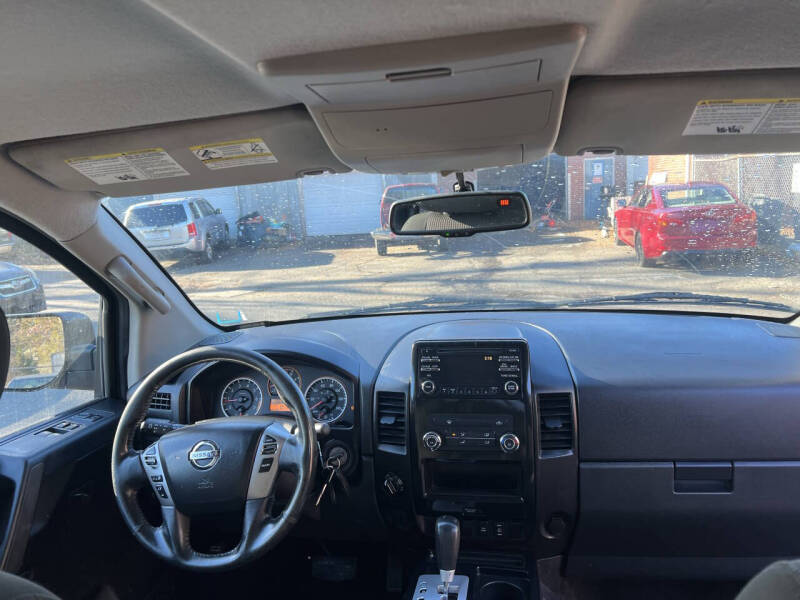 2014 Nissan Titan SV