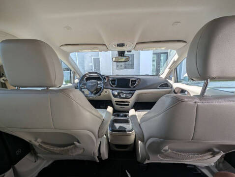 2017 Chrysler Pacifica Touring-L